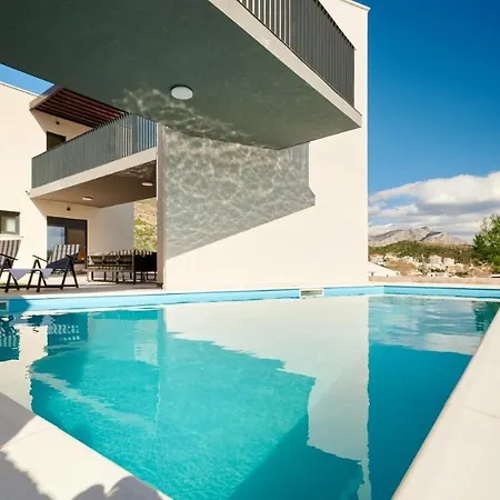 Adriastar By 4*