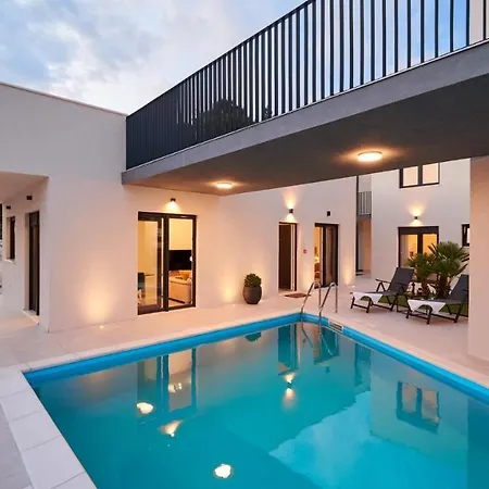 Гостевой дом Adriastar By 4*